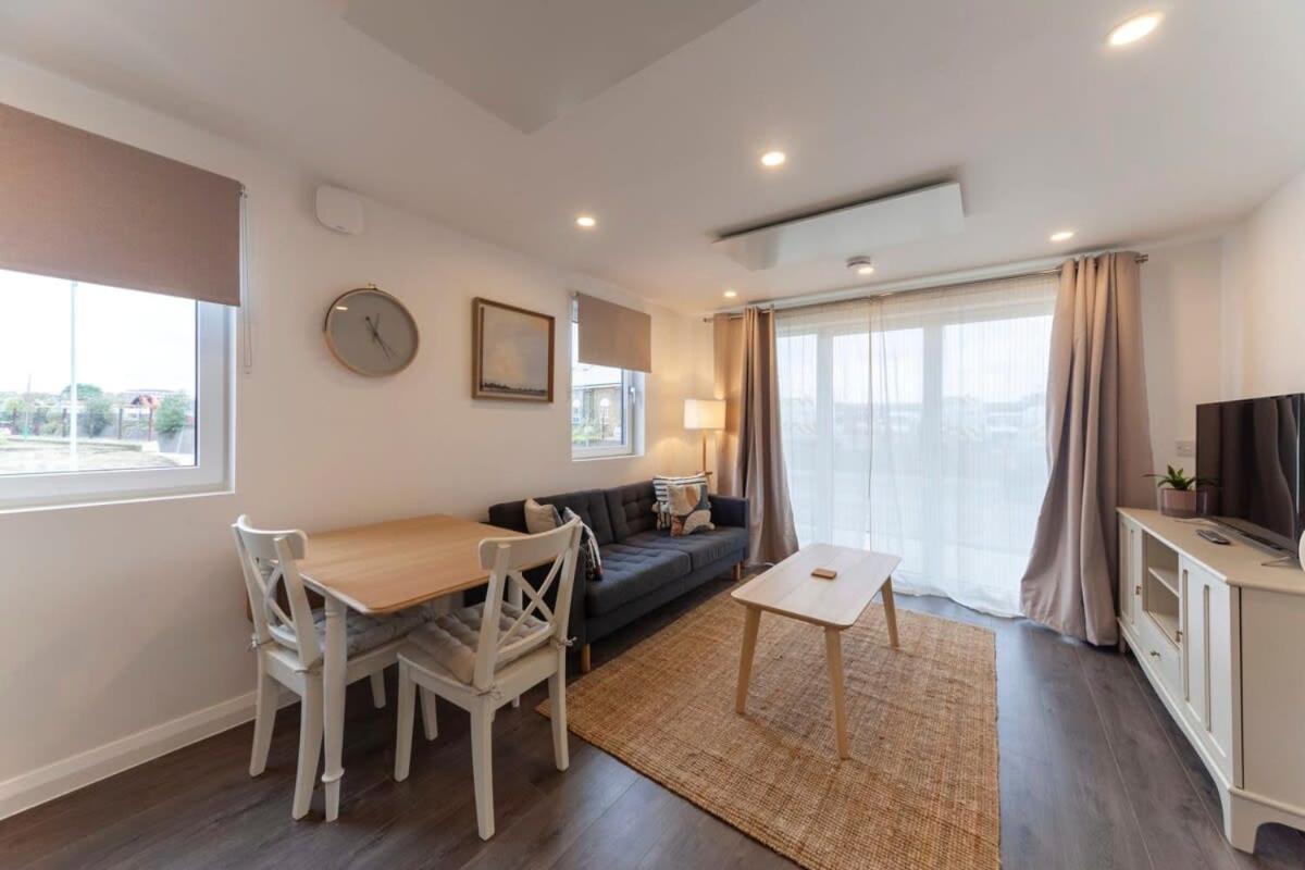 Contemporary 1 Bedroom Apartment In Ashford Ashford  Eksteriør billede
